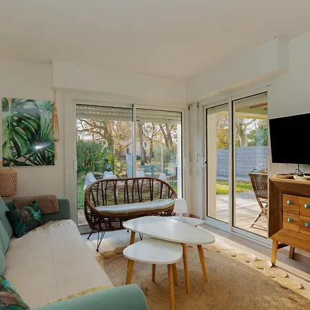 Pinos 8 Adultes Et 4 Enfants